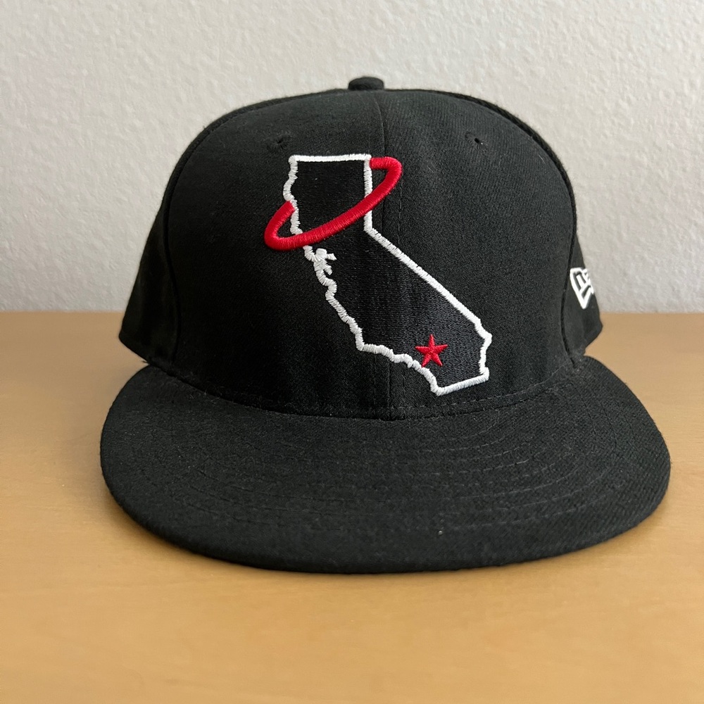New Era Angels Baseball Hat Cooperstown Edition Size 7 1/8 Black with Red Halo